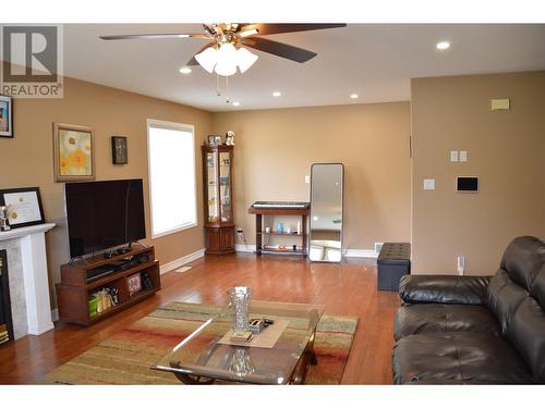 255 Redden Road, Quesnel, BC - Indoor Photo Showing Living Room