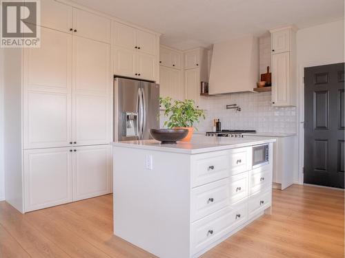 1008 90 Avenue, Dawson Creek, BC - Indoor Photo Showing Kitchen