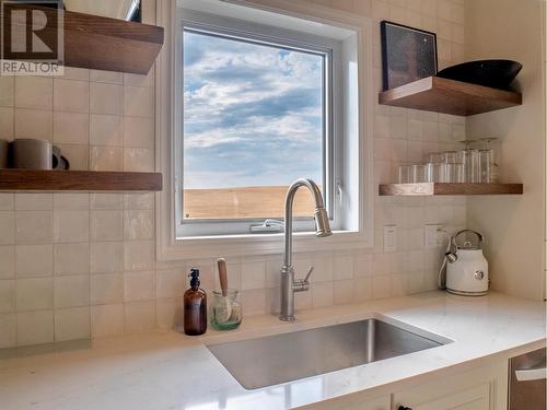 1008 90 Avenue, Dawson Creek, BC - Indoor Photo Showing Kitchen