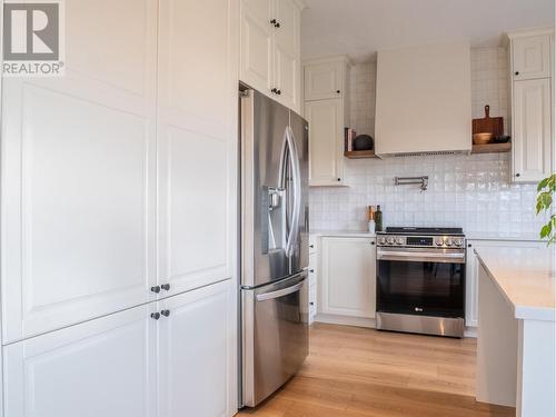 1008 90 Avenue, Dawson Creek, BC - Indoor Photo Showing Kitchen With Stainless Steel Kitchen With Upgraded Kitchen