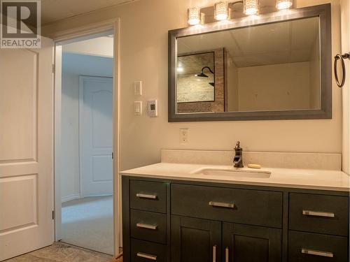 1008 90 Avenue, Dawson Creek, BC - Indoor Photo Showing Bathroom