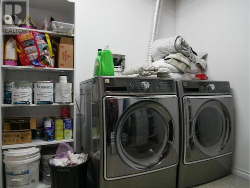 1008 90 Avenue, Dawson Creek, BC - Indoor Photo Showing Laundry Room