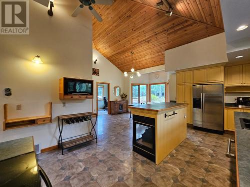 4850 East Arras Road, Dawson Creek, BC - Indoor Photo Showing Kitchen