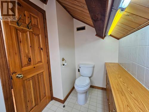 4850 East Arras Road, Dawson Creek, BC - Indoor Photo Showing Bathroom