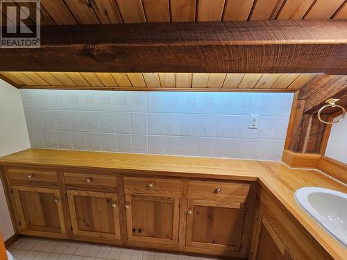 4850 East Arras Road, Dawson Creek, BC - Indoor Photo Showing Bathroom