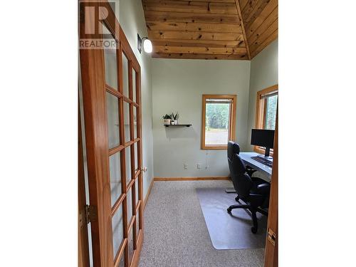 4850 East Arras Road, Dawson Creek, BC - Indoor Photo Showing Office