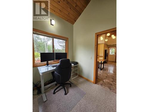 4850 East Arras Road, Dawson Creek, BC - Indoor Photo Showing Office