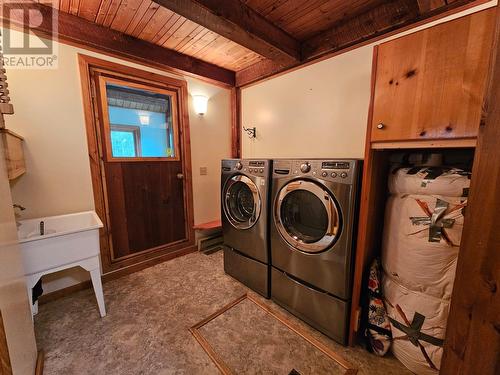 4850 East Arras Road, Dawson Creek, BC - Indoor Photo Showing Laundry Room