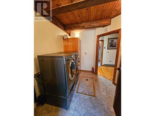 4850 East Arras Road, Dawson Creek, BC - Indoor Photo Showing Laundry Room