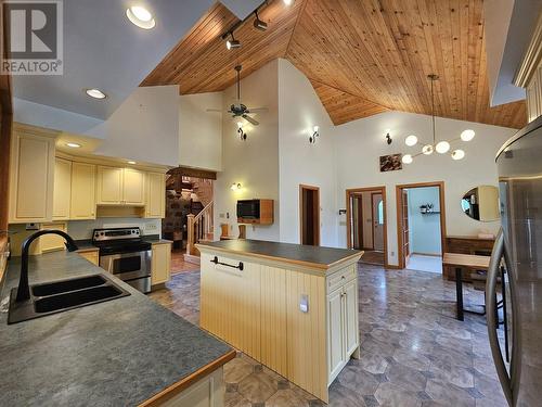 4850 East Arras Road, Dawson Creek, BC - Indoor Photo Showing Kitchen With Double Sink