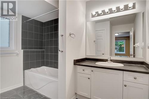 285 Wesley Boulevard, Cambridge, ON - Indoor Photo Showing Bathroom