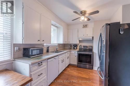 830 Kildare Road, Peterborough (Monaghan), ON - Indoor Photo Showing Kitchen With Double Sink