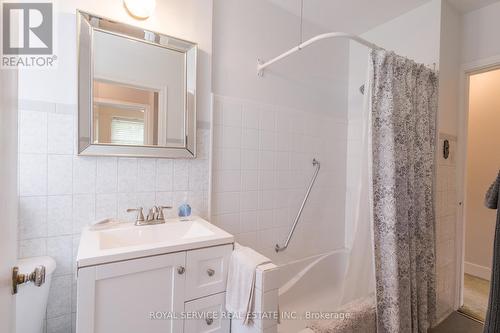 830 Kildare Road, Peterborough (Monaghan), ON - Indoor Photo Showing Bathroom