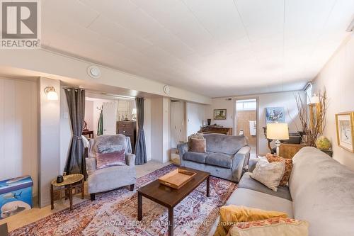 830 Kildare Road, Peterborough (Monaghan), ON - Indoor Photo Showing Living Room