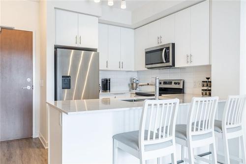 340 Plains Road E|Unit #512, Burlington, ON - Indoor Photo Showing Kitchen With Upgraded Kitchen