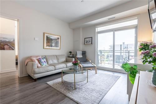 340 Plains Road E|Unit #512, Burlington, ON - Indoor Photo Showing Living Room