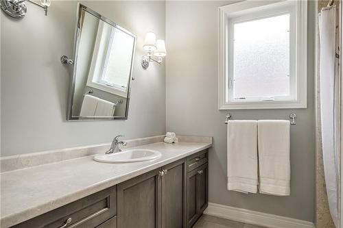 3 pce grade level - 175 Oakhill Place, Hamilton, ON - Indoor Photo Showing Bathroom