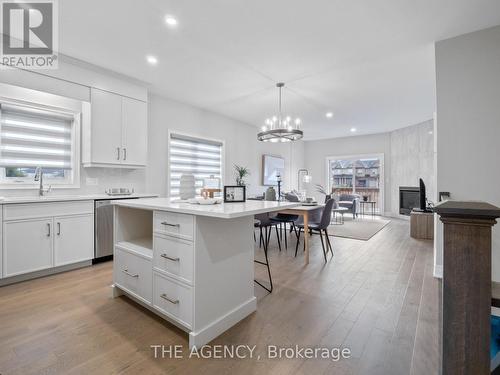 32 Austin Drive, Welland, ON - Indoor Photo Showing Kitchen With Upgraded Kitchen