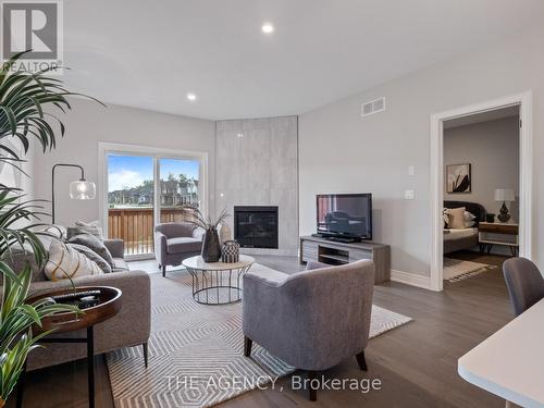 32 Austin Drive, Welland, ON - Indoor Photo Showing Living Room With Fireplace