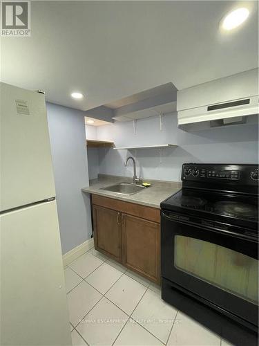 84 Arnold Street, Hamilton, ON - Indoor Photo Showing Kitchen