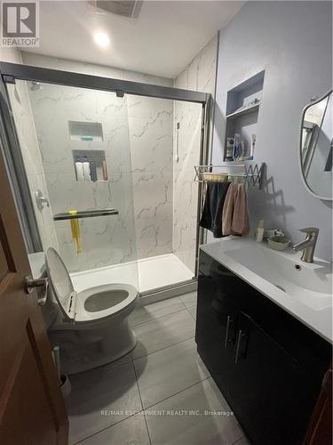 84 Arnold Street, Hamilton, ON - Indoor Photo Showing Bathroom