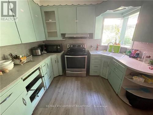 84 Arnold Street, Hamilton, ON - Indoor Photo Showing Kitchen