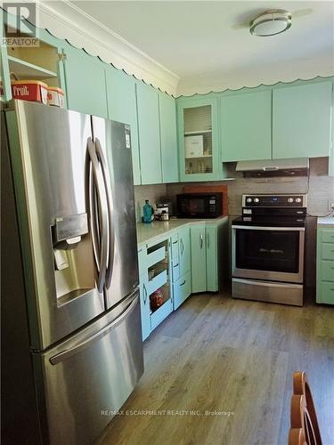 84 Arnold Street, Hamilton, ON - Indoor Photo Showing Kitchen