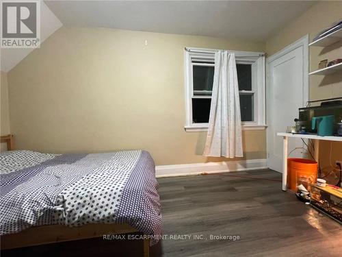 84 Arnold Street, Hamilton, ON - Indoor Photo Showing Bedroom