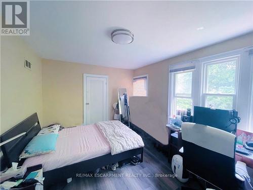 84 Arnold Street, Hamilton, ON - Indoor Photo Showing Bedroom