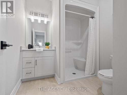 33 Austin Drive, Welland, ON - Indoor Photo Showing Bathroom