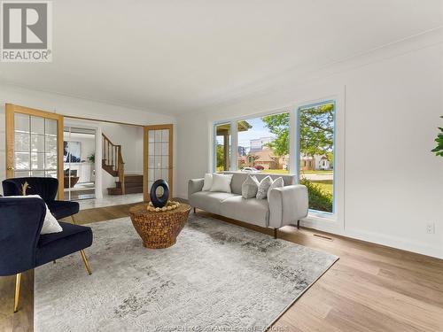 3270 Lauzon, Windsor, ON - Indoor Photo Showing Living Room