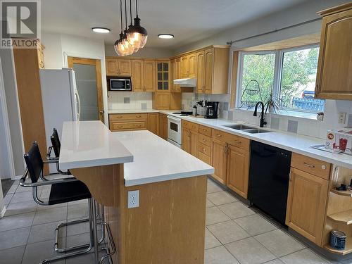 9700 10 Street, Dawson Creek, BC - Indoor Photo Showing Kitchen With Double Sink