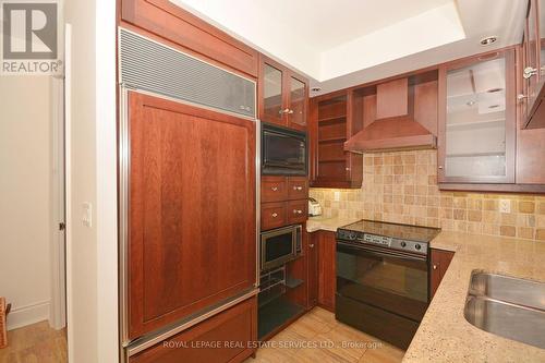 301 - 10 Bellair Street, Toronto, ON - Indoor Photo Showing Kitchen