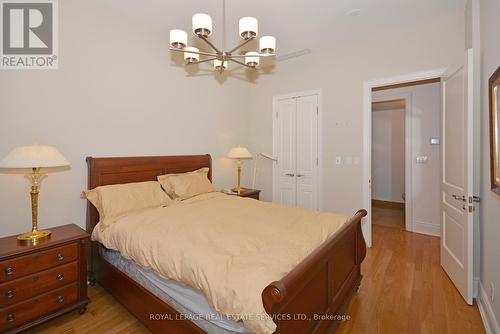 301 - 10 Bellair Street, Toronto, ON - Indoor Photo Showing Bedroom