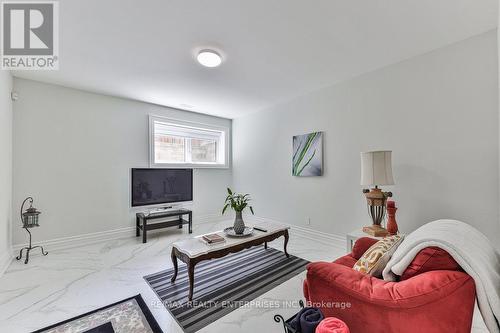 1511 Broadmoor Avenue, Mississauga (Mineola), ON - Indoor Photo Showing Living Room