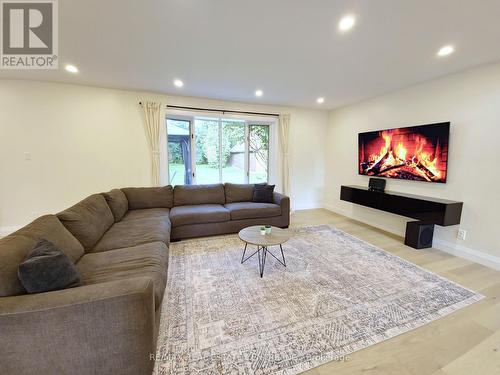 11719 Guelph Line, Milton (Brookville), ON - Indoor Photo Showing Living Room