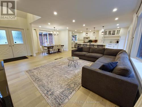 11719 Guelph Line, Milton (Brookville), ON - Indoor Photo Showing Living Room