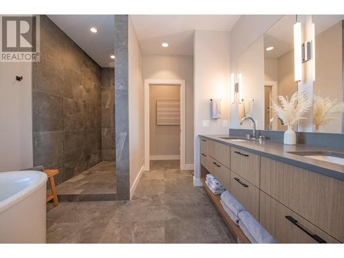 175 Predator Ridge Drive Unit# 10 Lot# 10, Vernon, BC - Indoor Photo Showing Bathroom