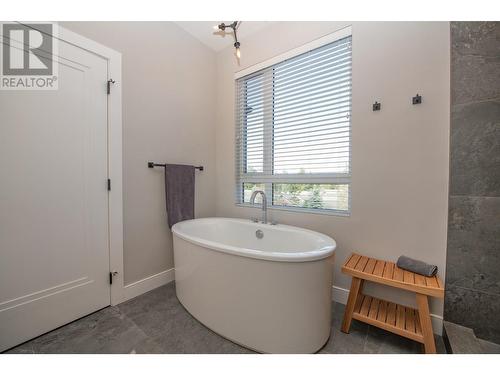 175 Predator Ridge Drive Unit# 10 Lot# 10, Vernon, BC - Indoor Photo Showing Bathroom