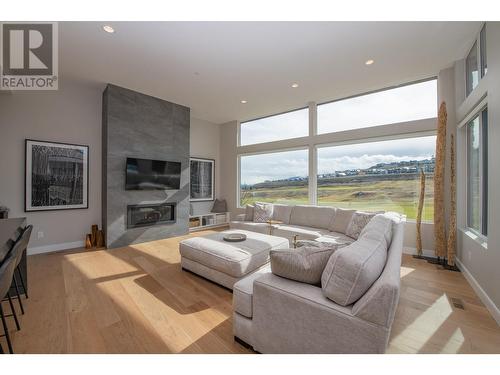 175 Predator Ridge Drive Unit# 10 Lot# 10, Vernon, BC - Indoor Photo Showing Living Room