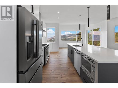 2871 Copper Ridge Drive, West Kelowna, BC - Indoor Photo Showing Kitchen With Upgraded Kitchen