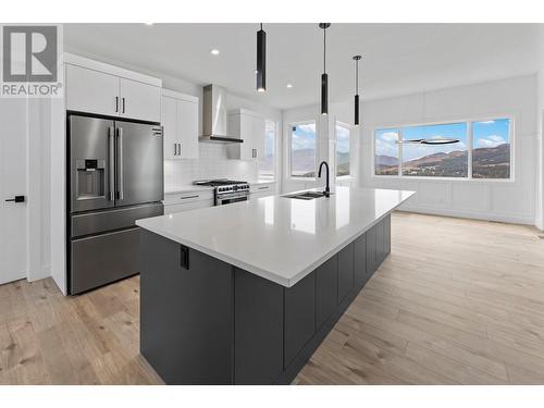 2871 Copper Ridge Drive, West Kelowna, BC - Indoor Photo Showing Kitchen With Upgraded Kitchen