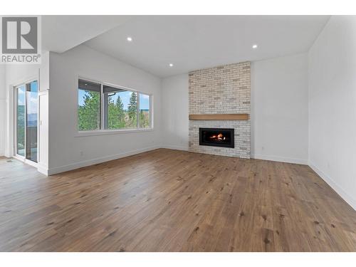 2871 Copper Ridge Drive, West Kelowna, BC - Indoor Photo Showing Living Room With Fireplace