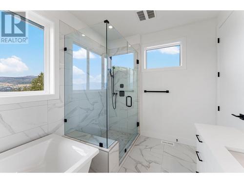 2871 Copper Ridge Drive, West Kelowna, BC - Indoor Photo Showing Bathroom