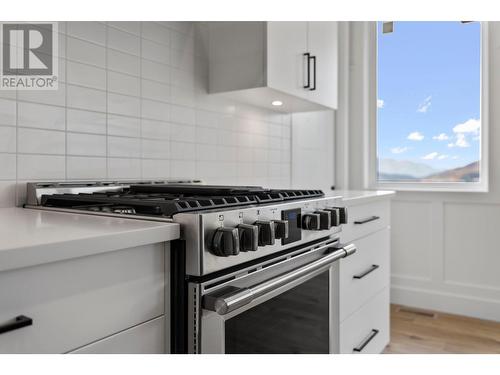 2871 Copper Ridge Drive, West Kelowna, BC - Indoor Photo Showing Kitchen With Upgraded Kitchen