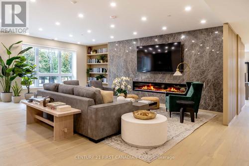 306 - 1975 Fountain Grass Drive, London, ON - Indoor Photo Showing Living Room