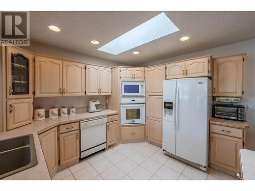 8728 Milne Road, Summerland, BC - Indoor Photo Showing Kitchen