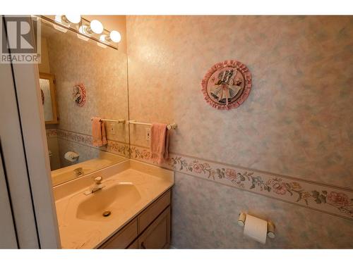 8728 Milne Road, Summerland, BC - Indoor Photo Showing Bathroom