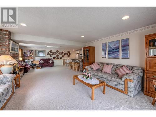 8728 Milne Road, Summerland, BC - Indoor Photo Showing Living Room