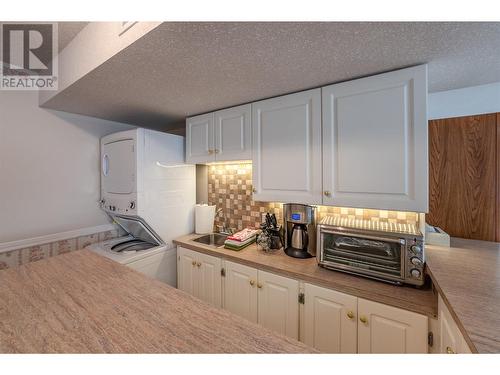 8728 Milne Road, Summerland, BC - Indoor Photo Showing Kitchen